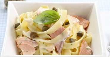 Recept Tagliatelle met zalm, roomsaus en kappertjes Grand'Italia